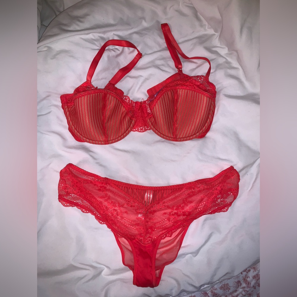 Women’s matching bra and pants set